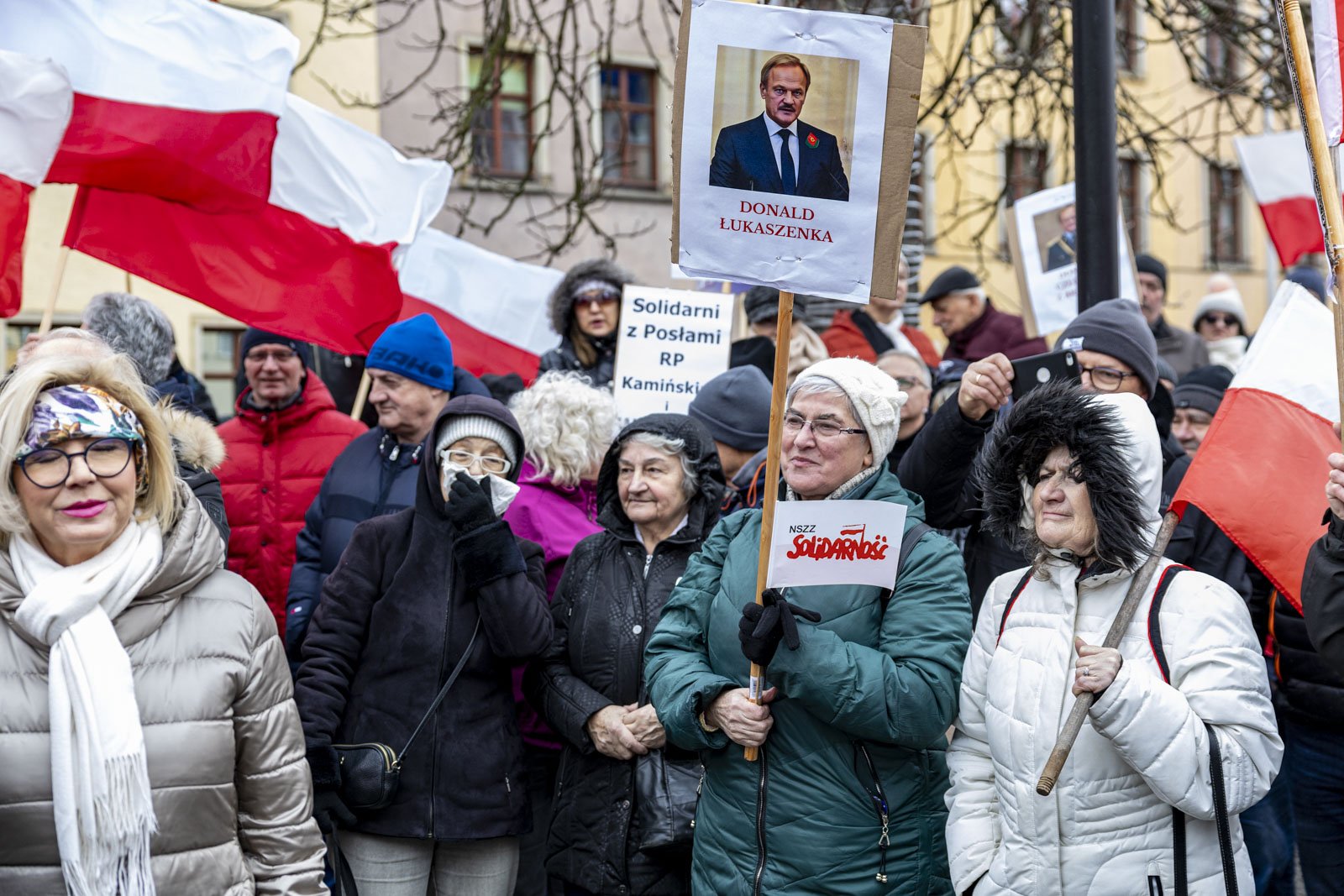protestuja-w-centrum-miasta-122105