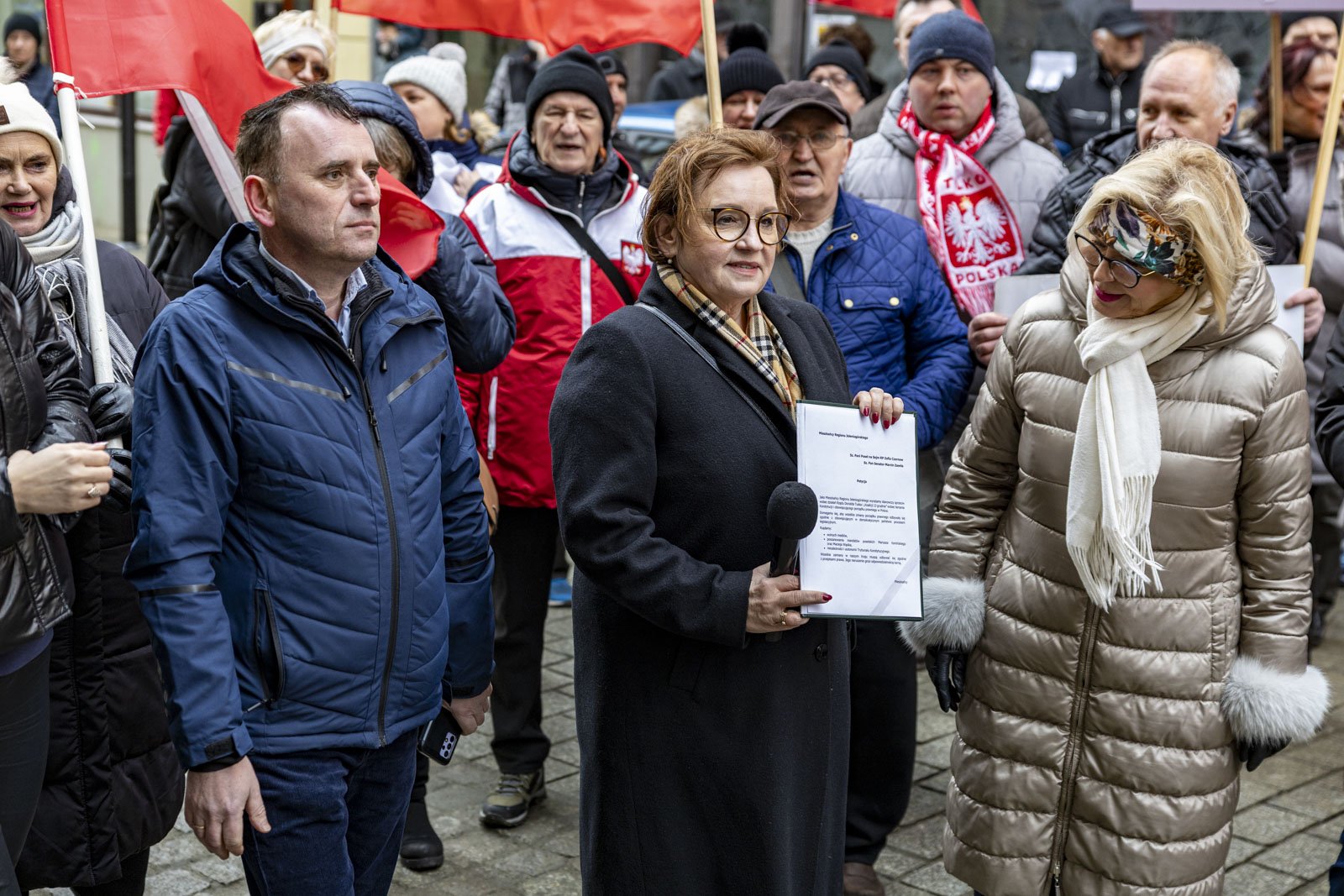 protestuja-w-centrum-miasta-122105