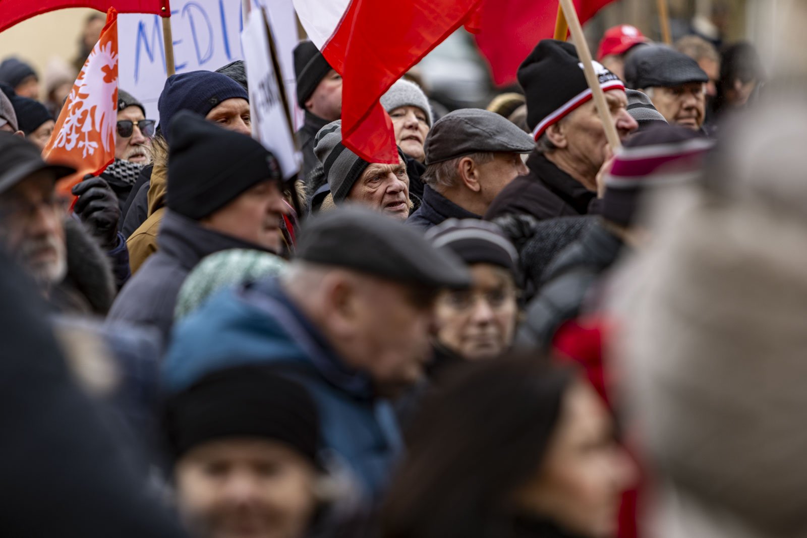 protestuja-w-centrum-miasta-122105