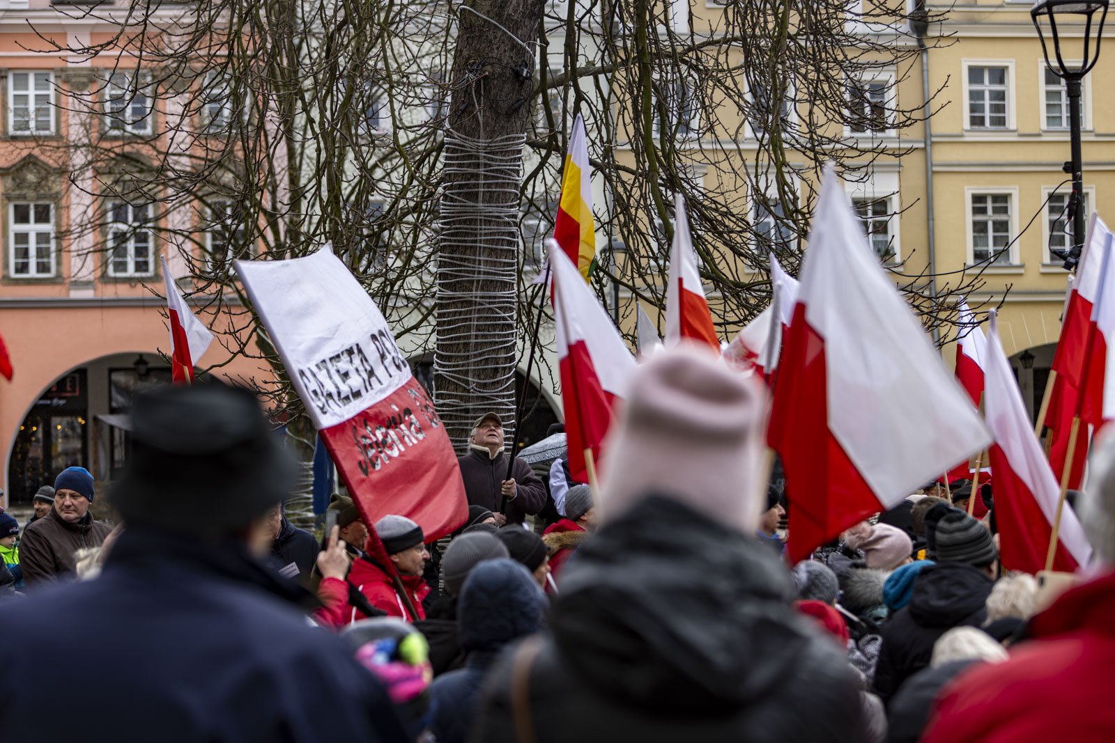 protestuja-w-centrum-miasta-122105