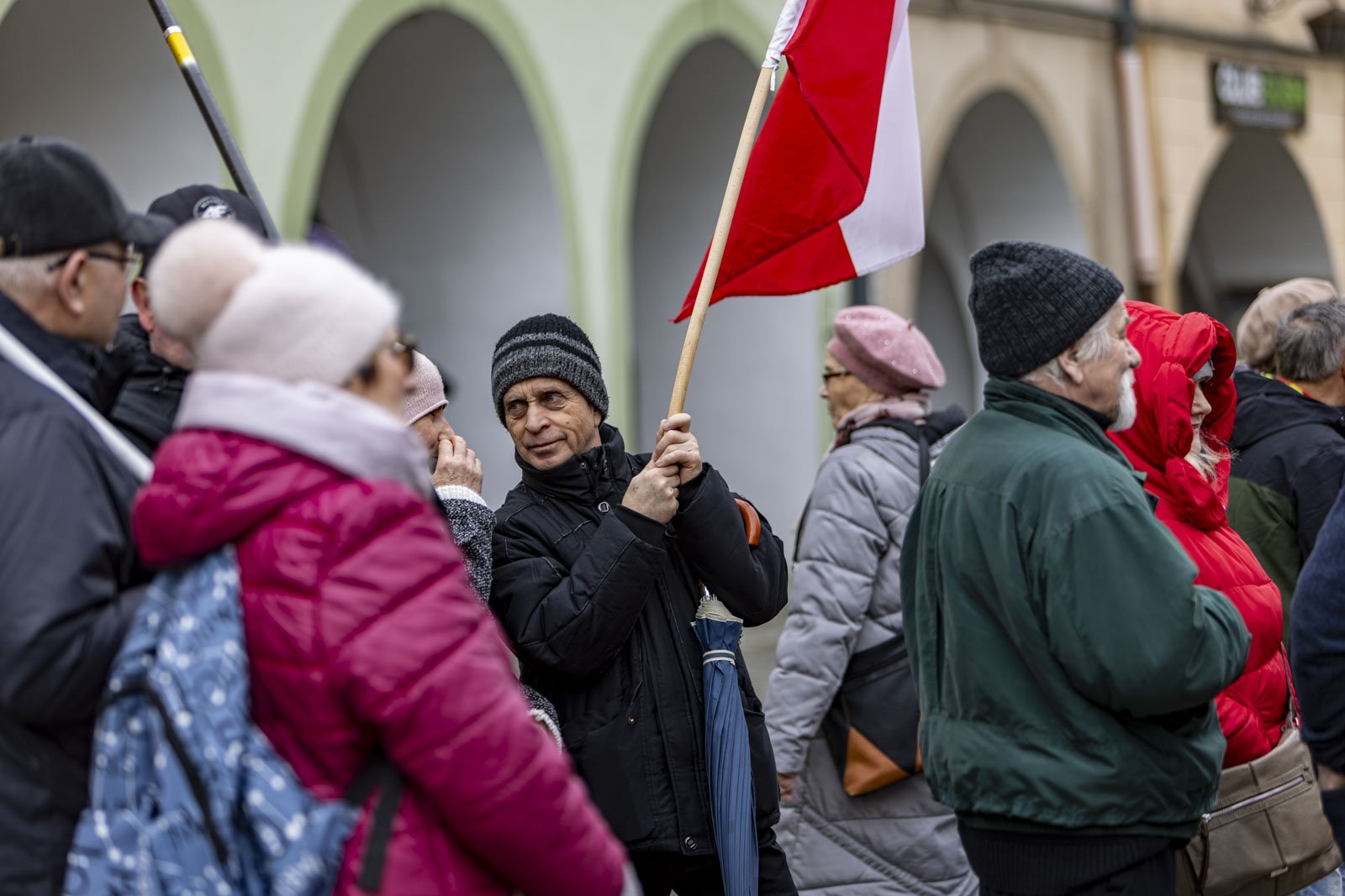 protestuja-w-centrum-miasta-122105