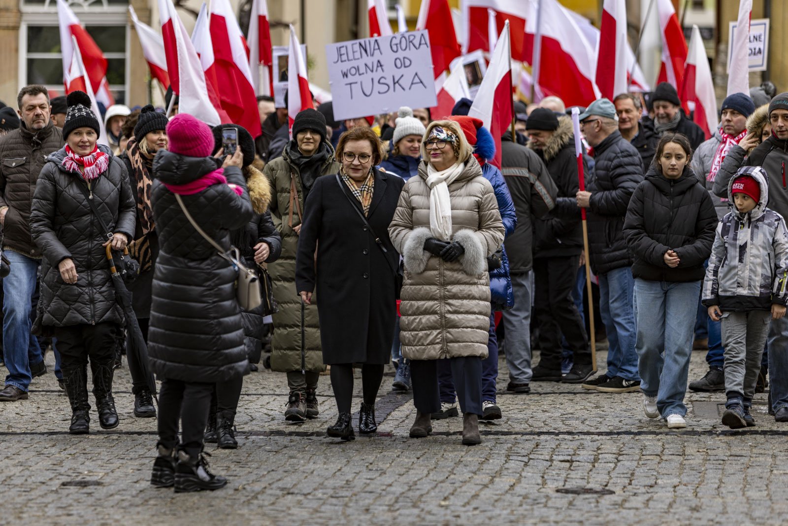 protestuja-w-centrum-miasta-122105