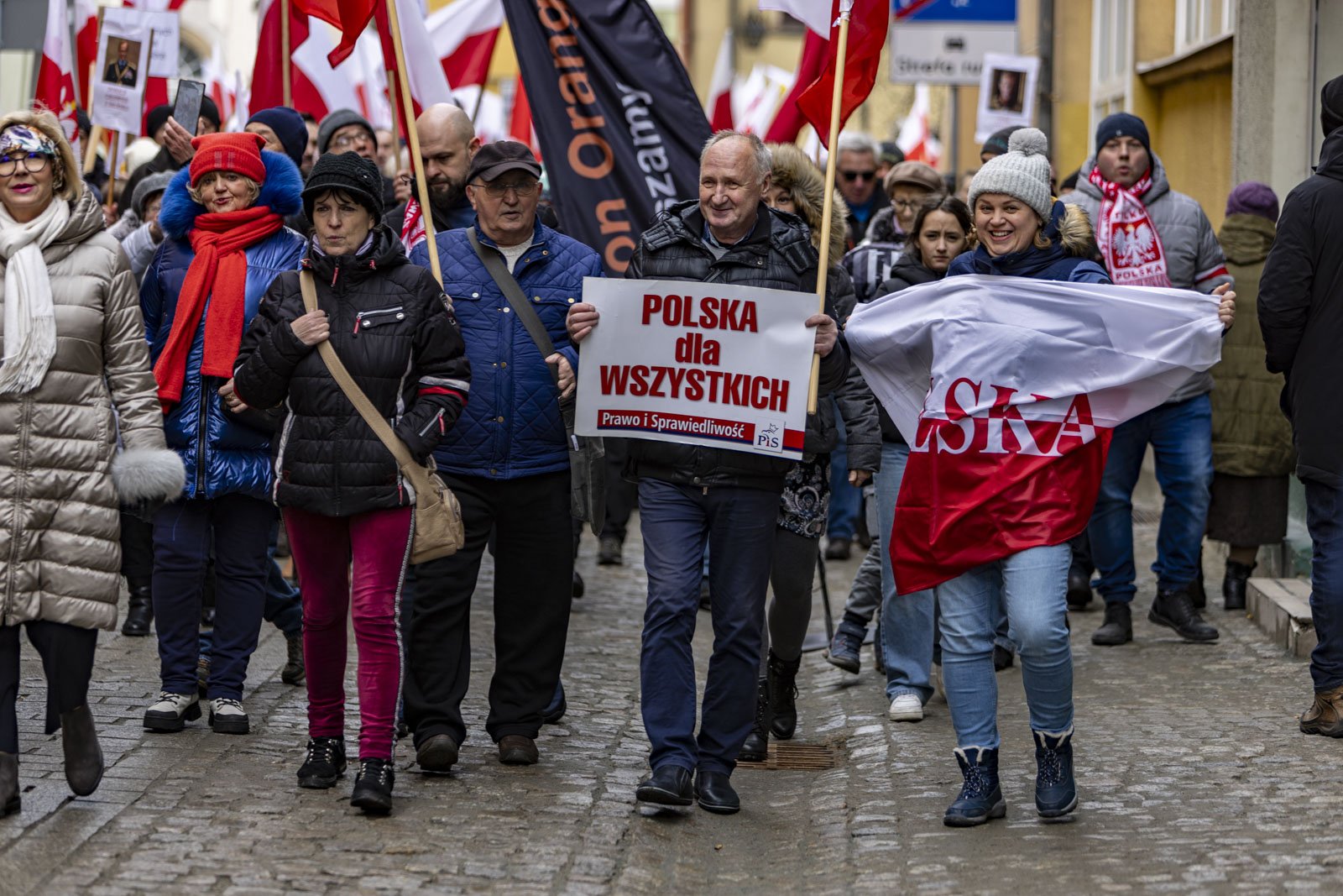 protestuja-w-centrum-miasta-122105