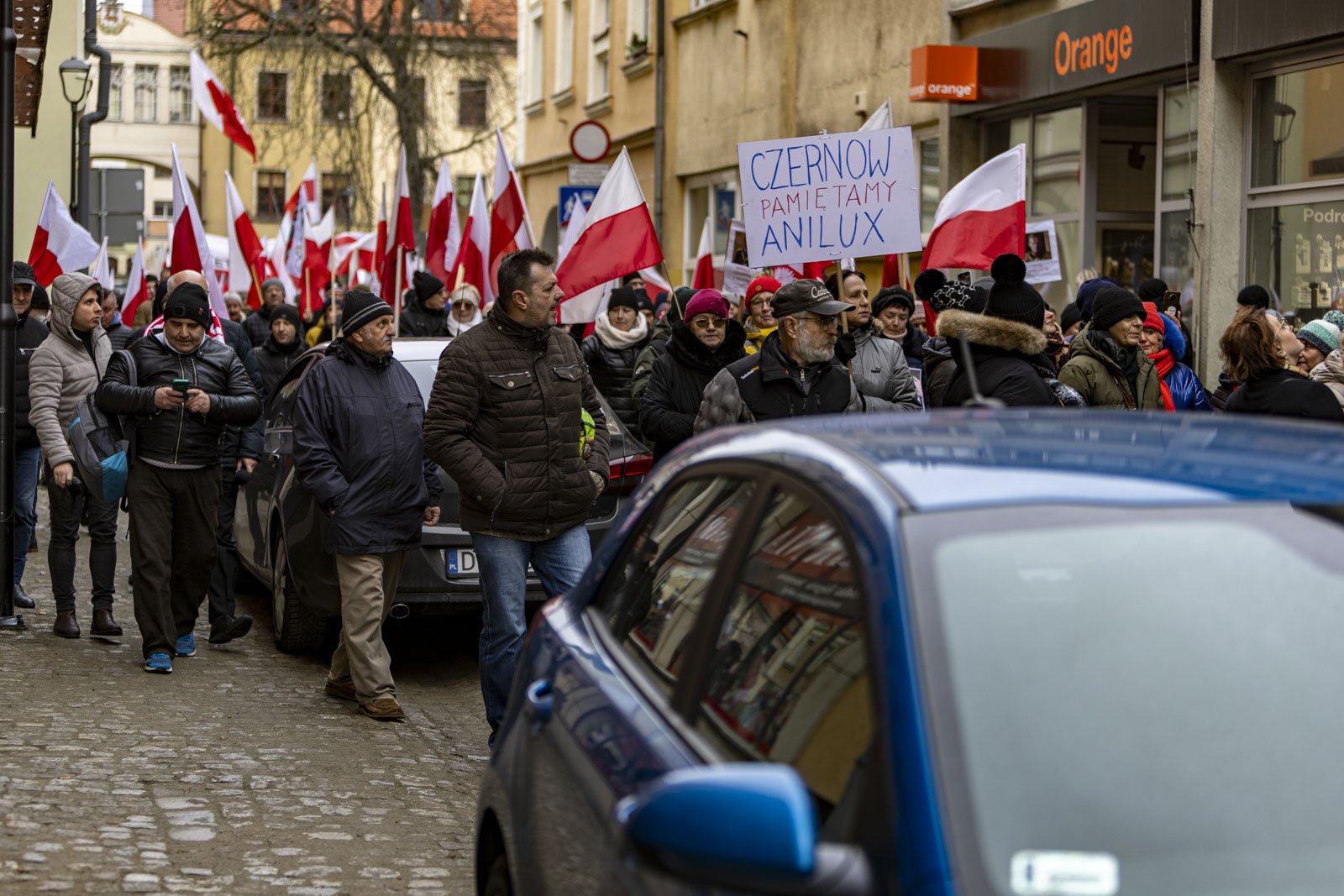 protestuja-w-centrum-miasta-122105