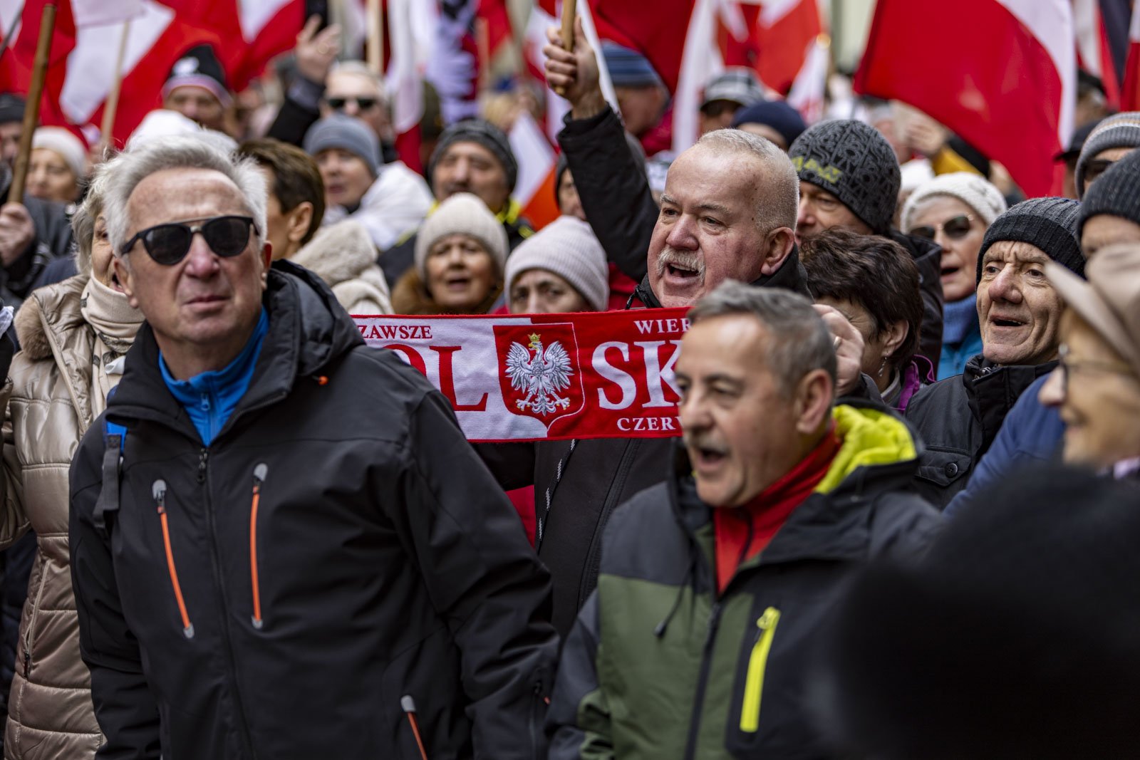 protestuja-w-centrum-miasta-122105