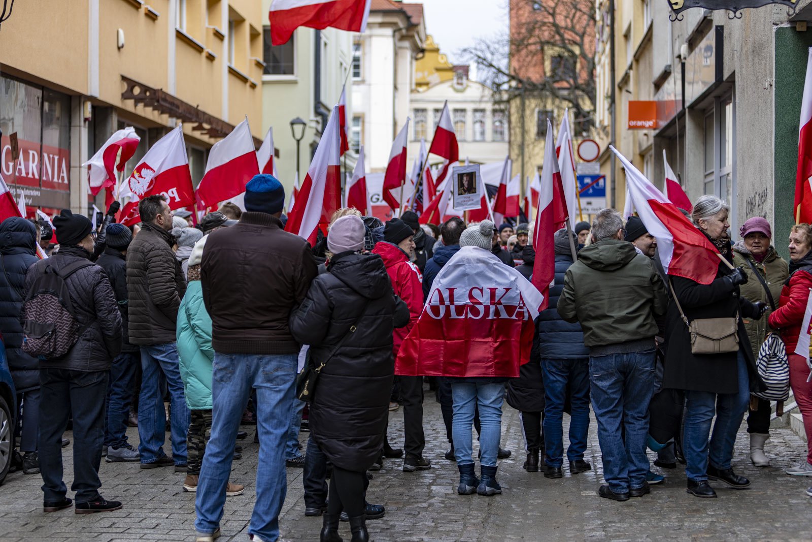 protestuja-w-centrum-miasta-122105