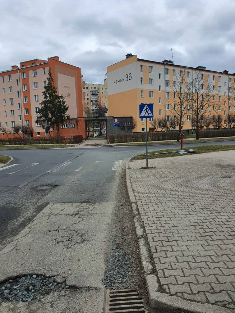 znak-kopotem-dla-kierowcow-122199