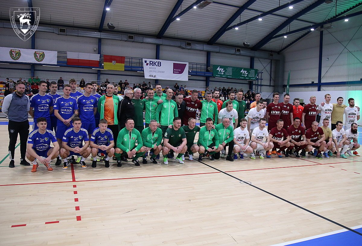 mocne-granie-i-pomaganie-122201