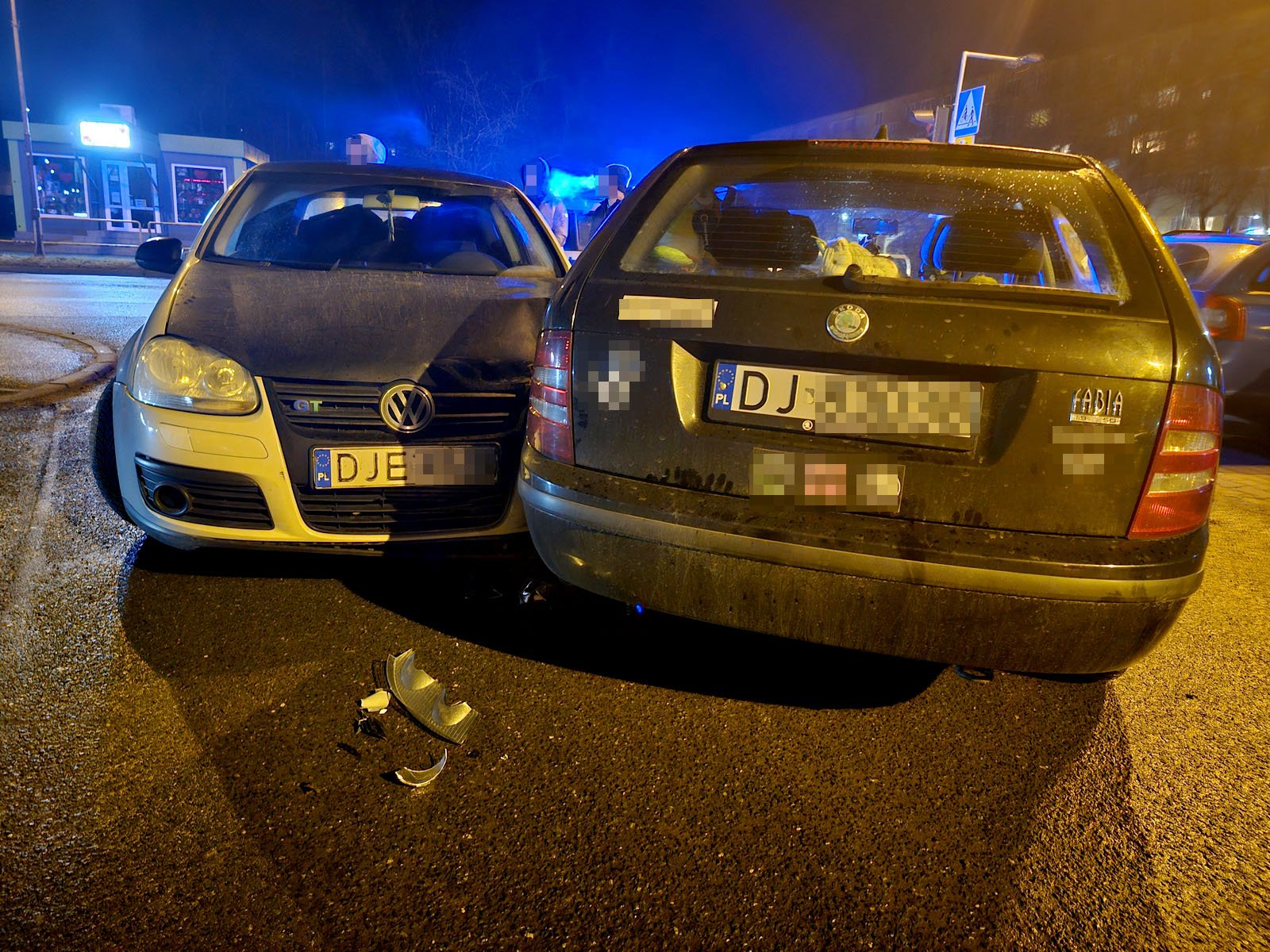 kolizja-wygladaa-niegroznie-a-i-tak-dwie-osoby-w-szpitalu-122274