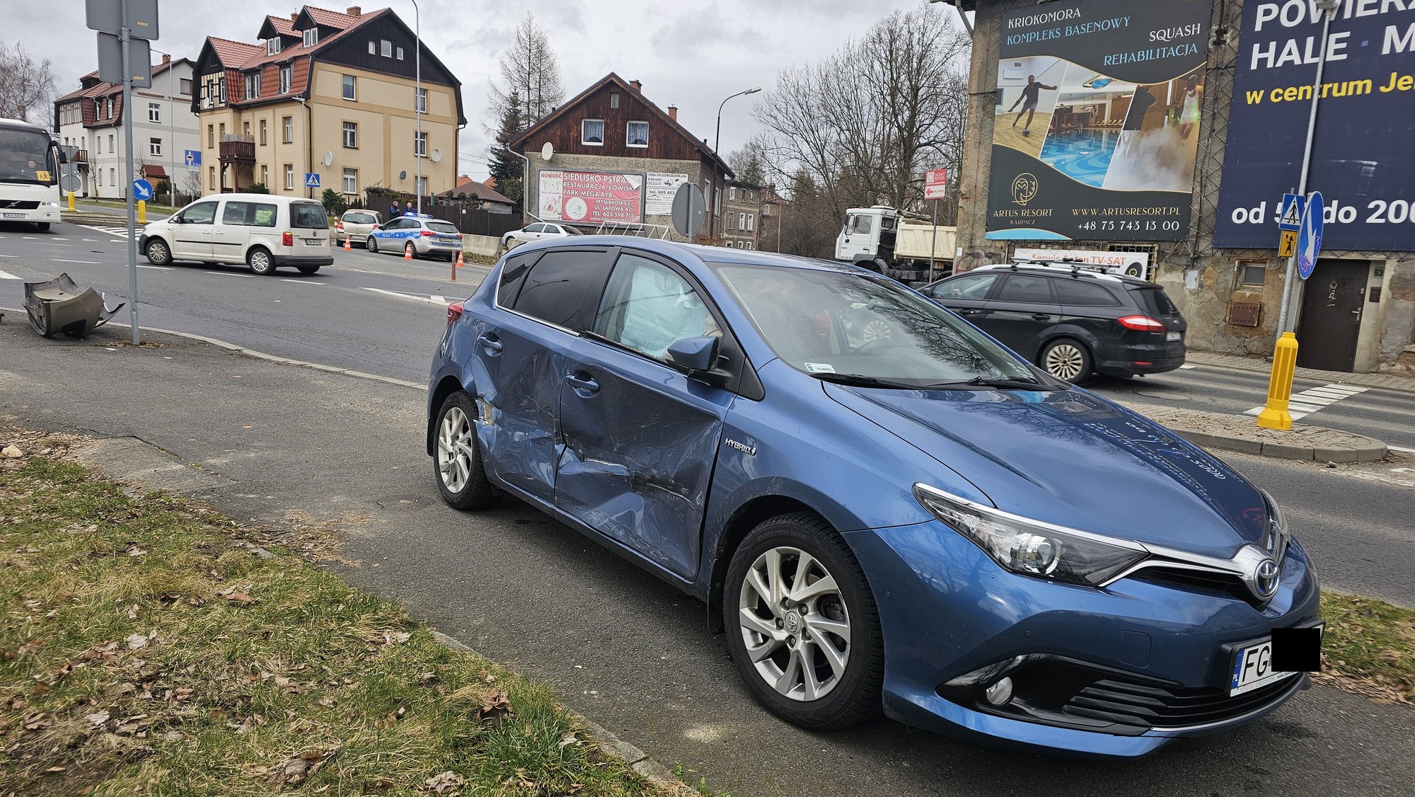 zderzenie-toyoty-i-renault-122585