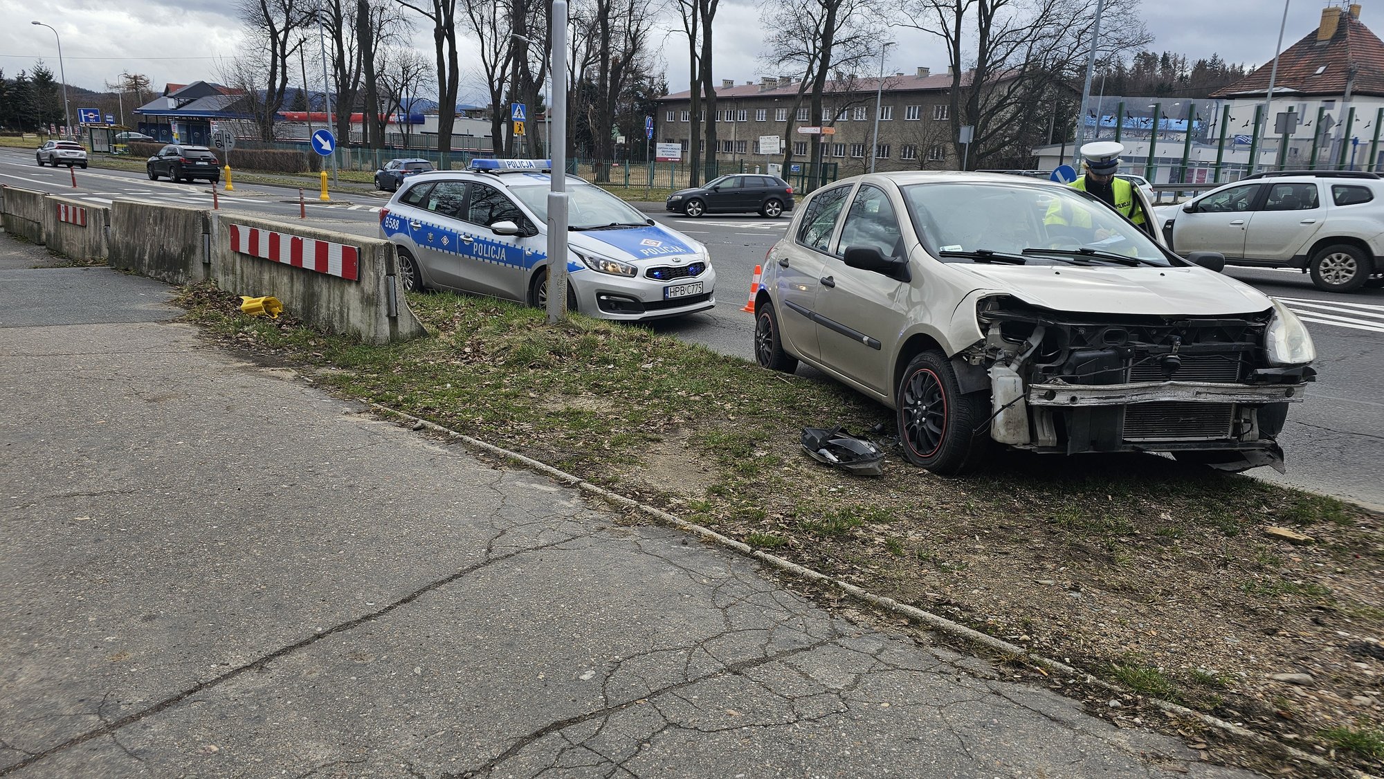 zderzenie-toyoty-i-renault-122585