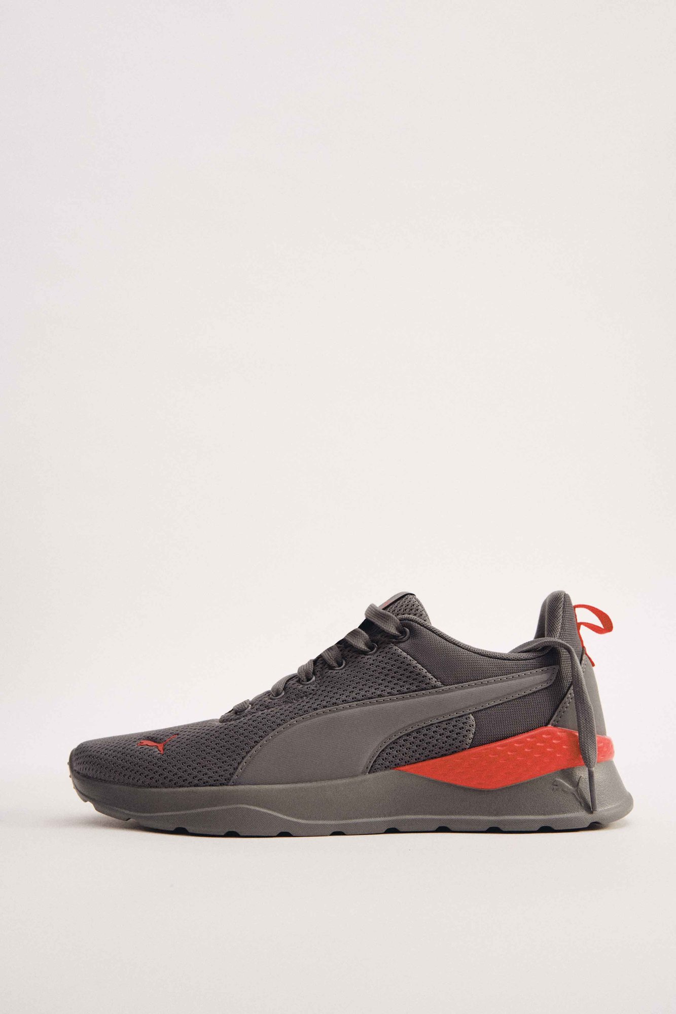 sneakersy-meskie-czy-da-sie-je-wystylizowac-tak-by-wygladay-klasycznie-i-elegancko-122604