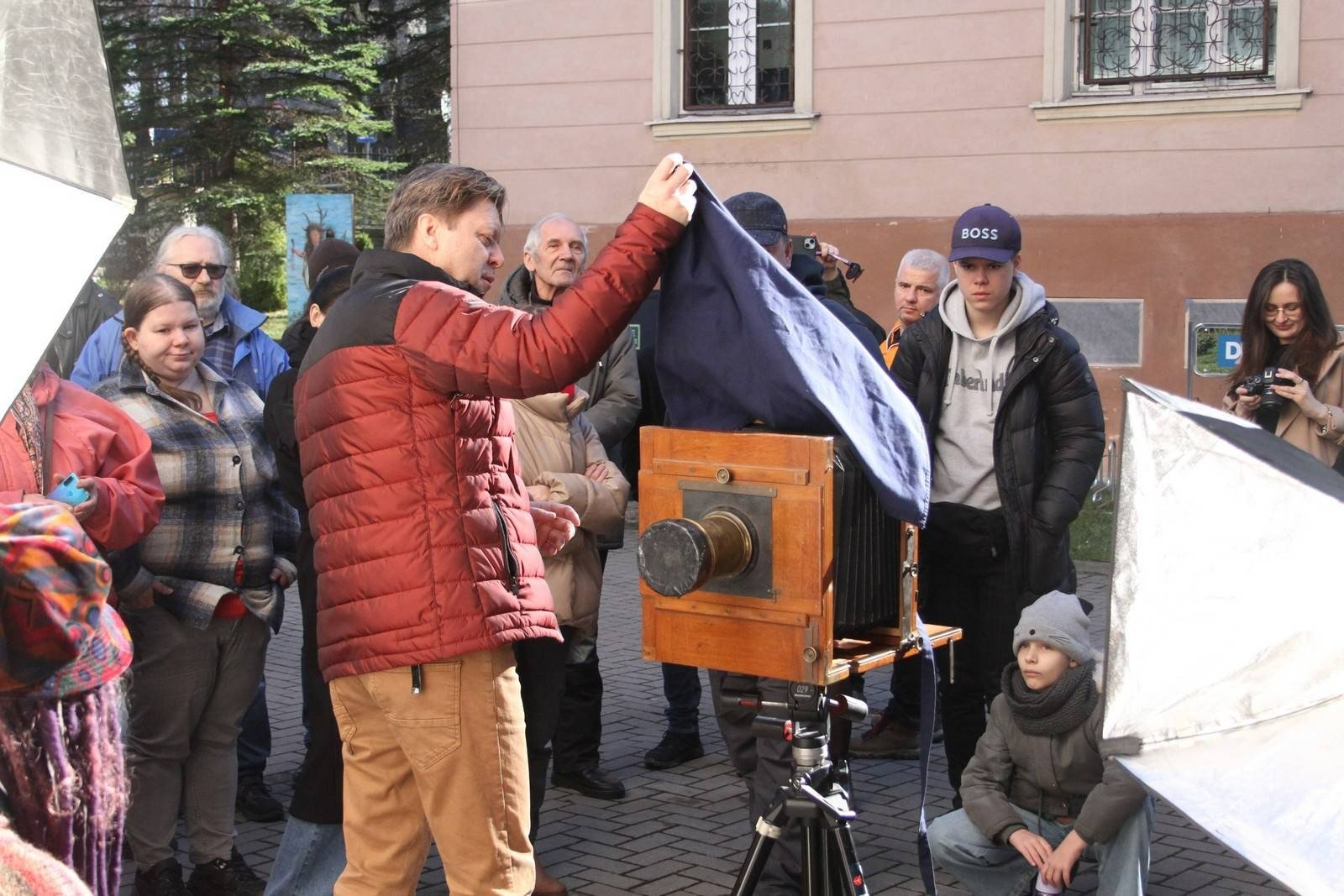 przeniesli-sie-w-czasie-122659