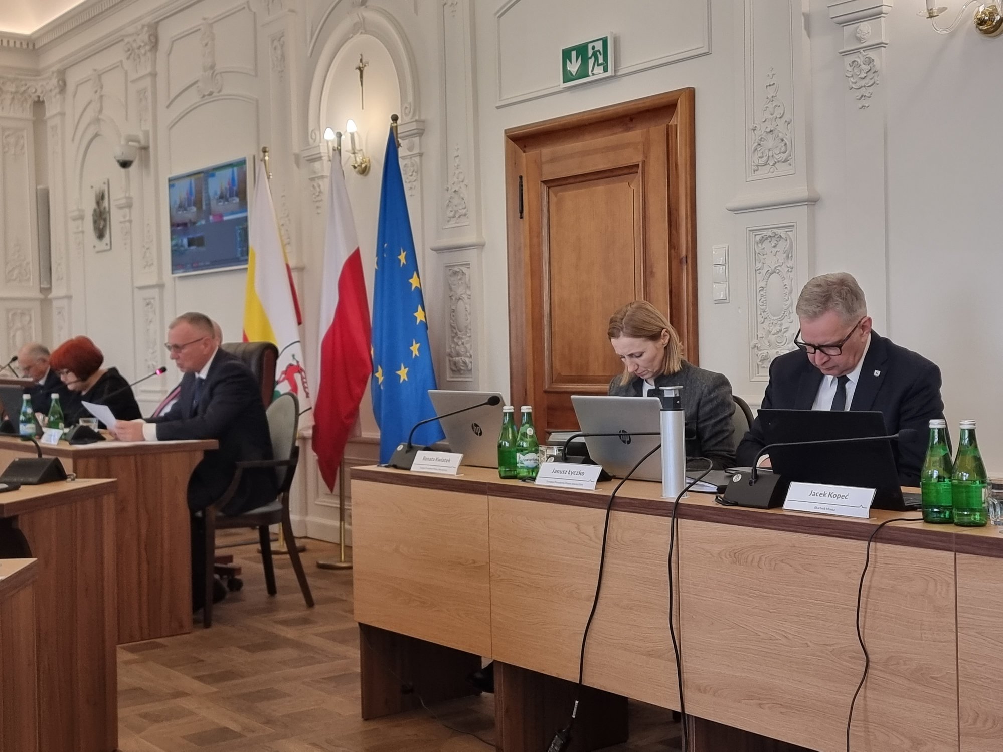 radni-debatuja-o-pomocy-dla-ubogich-122882