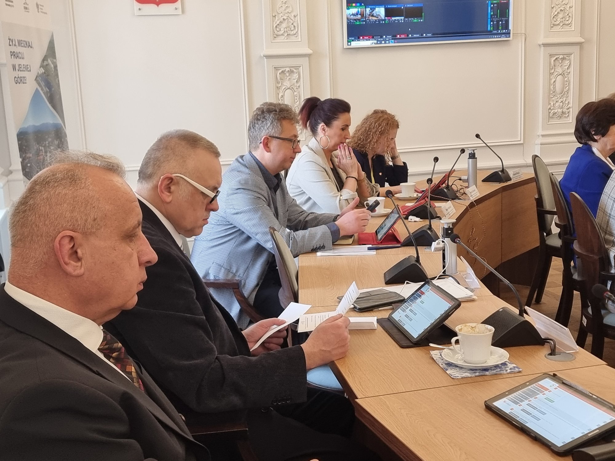 radni-debatuja-o-pomocy-dla-ubogich-122882