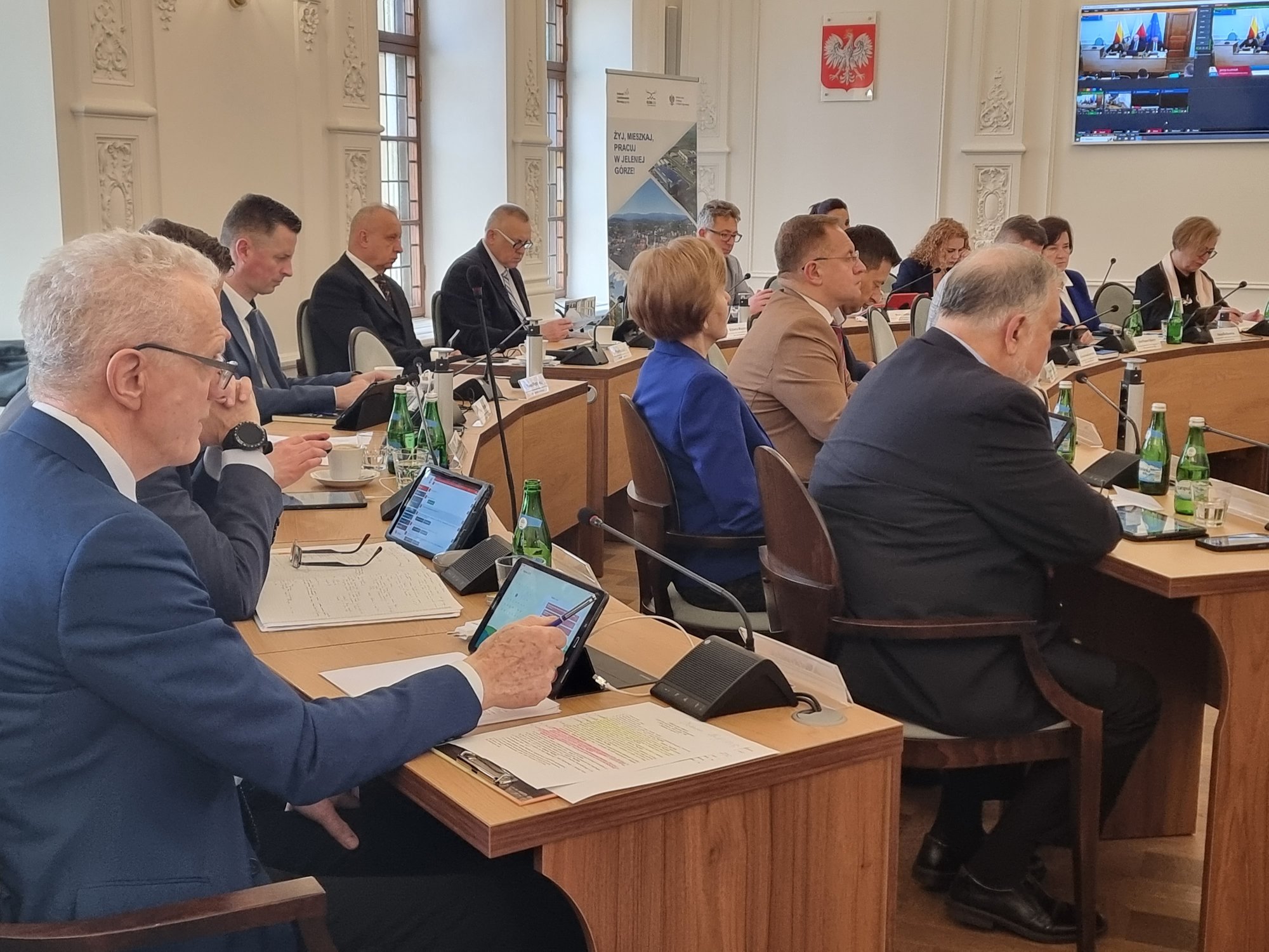 radni-debatuja-o-pomocy-dla-ubogich-122882