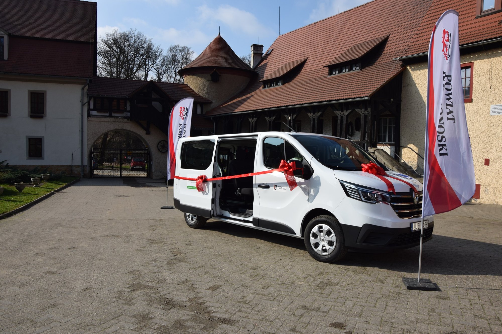 bus-od-starostwa-karkonoskiego-dla-dps-123048