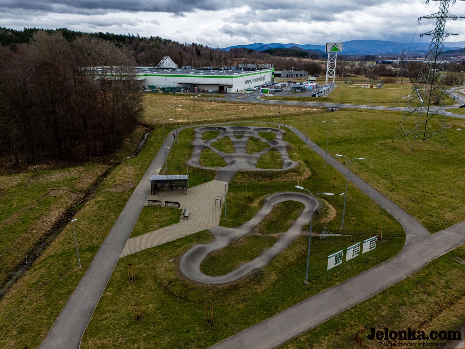 tumy-na-stanicy-rowerowej-123073