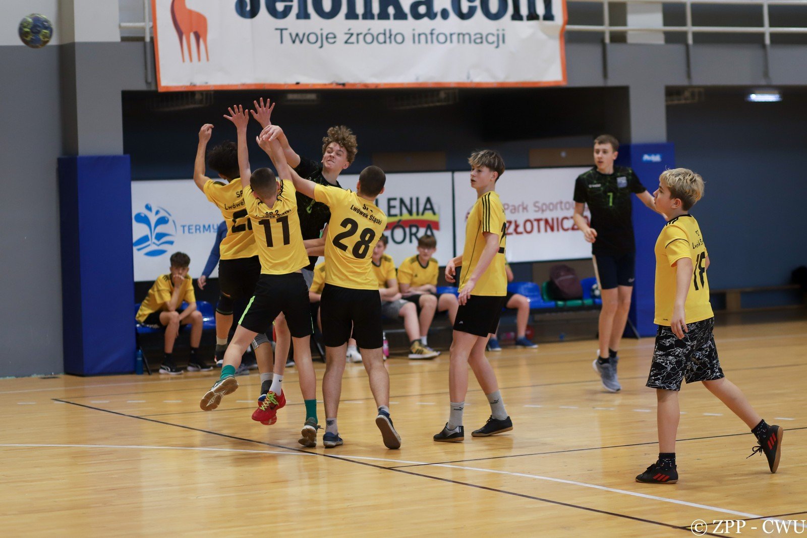 na-czele-gospodarze-i-ekipa-z-karpacza-123079