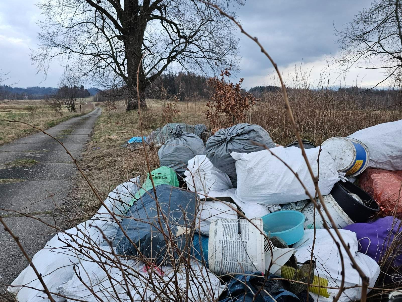 nielegalne-wysypisko-juz-posprzatane-123105
