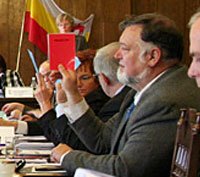 Radny Zbigniew Ładziński sam jest przedsiębiorcą – wyłamał się i jako jedyny z LiD głosował przeciw.