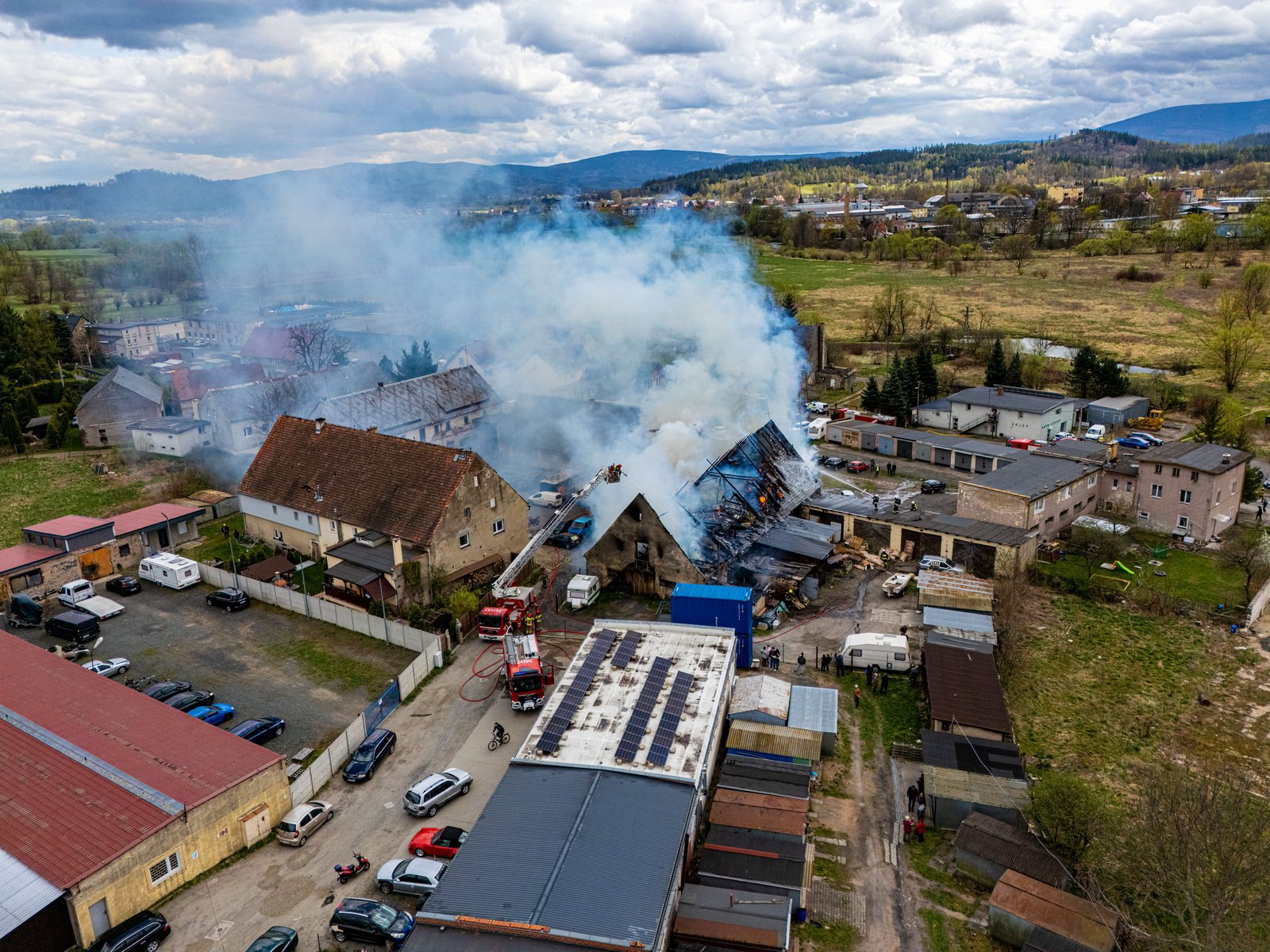 pozar-na-zabobrzu-dogaszanie-z-drona-123581