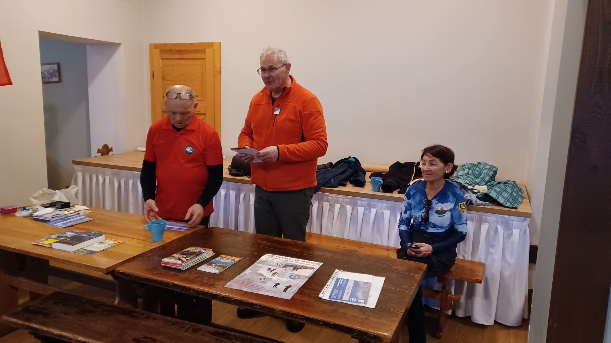 skitury-slady-i-rakiety-sniezne-123619