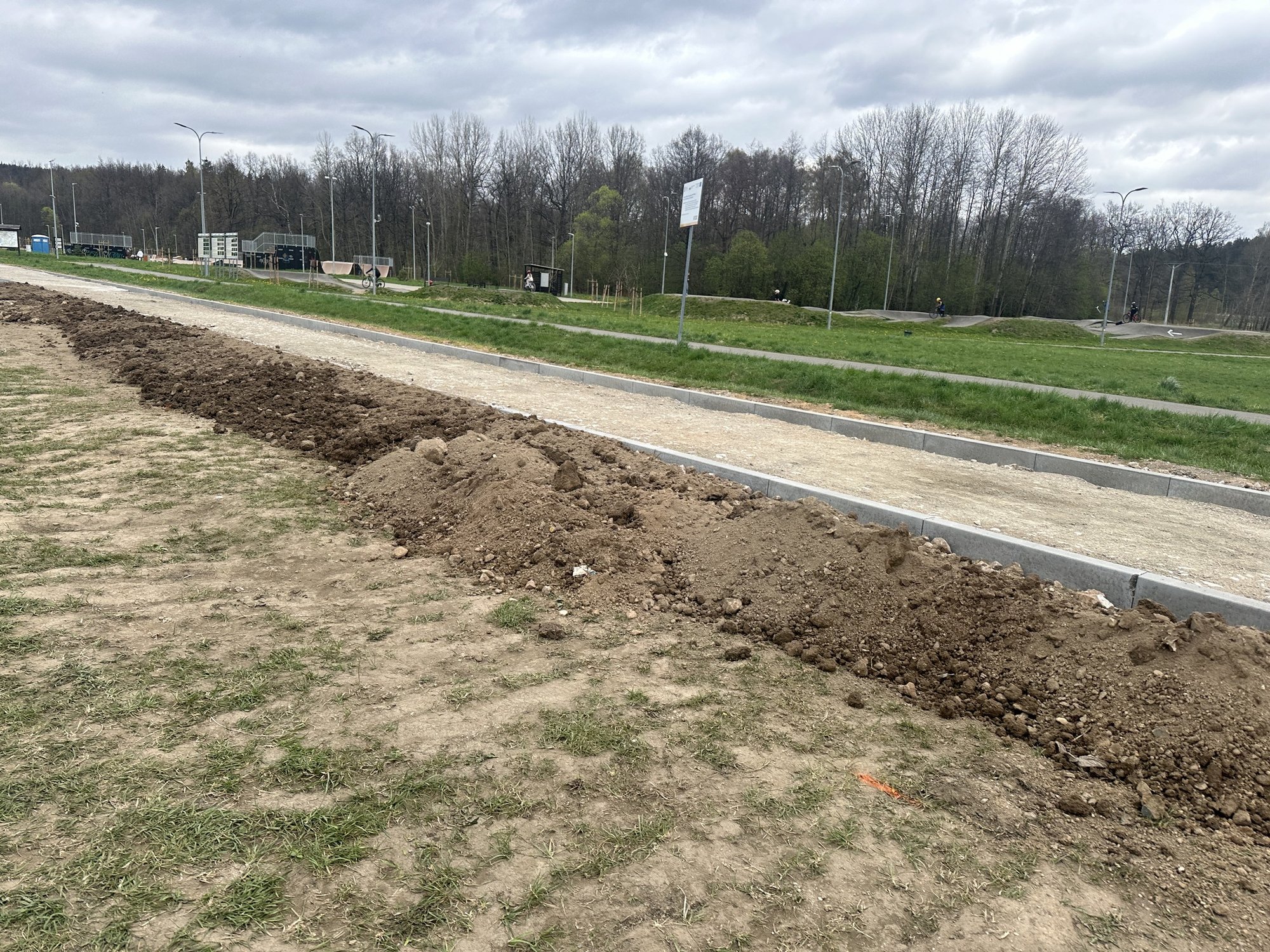 trwa-budowa-drogi-do-stanicy-rowerowej-123811