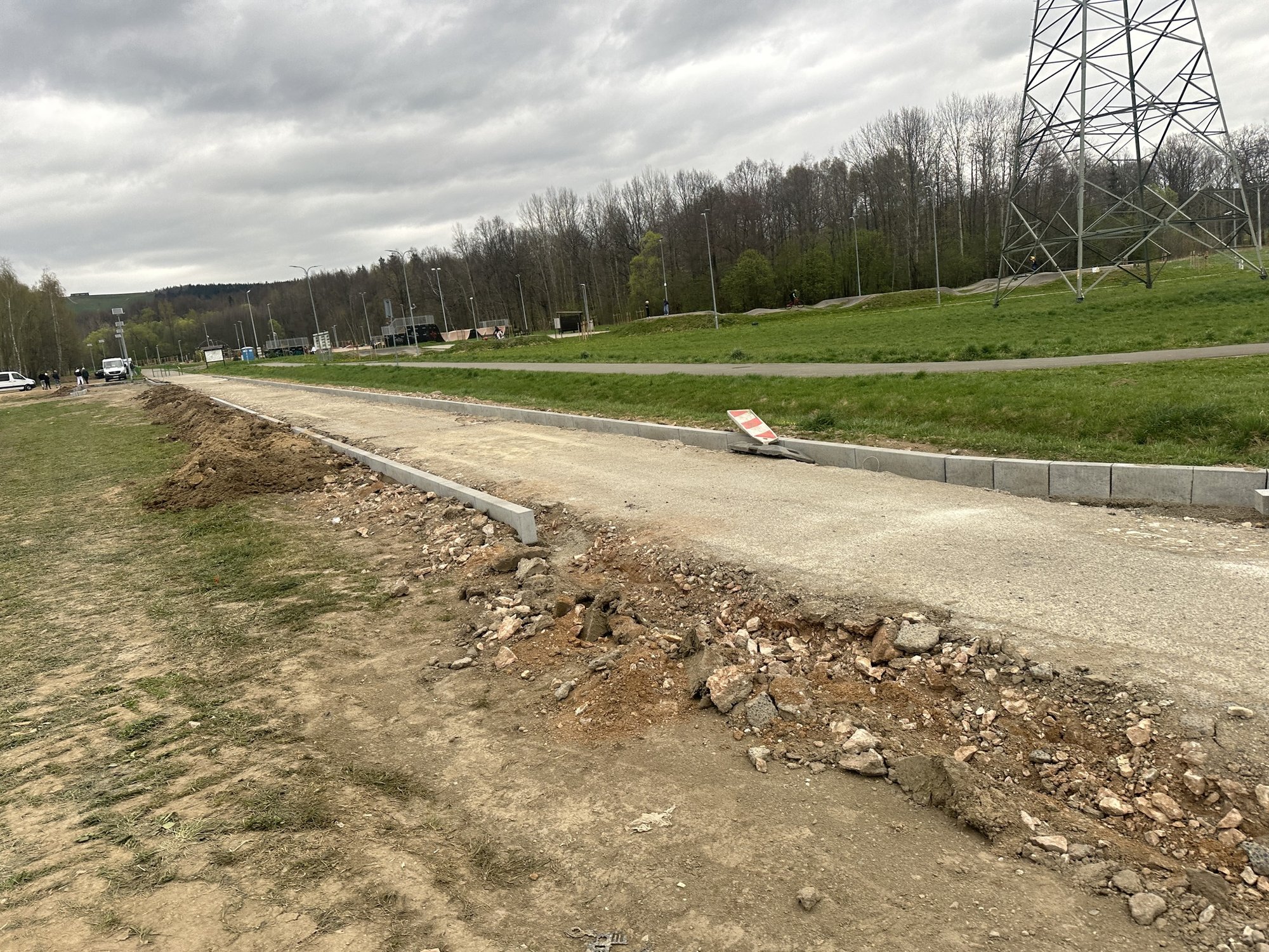 trwa-budowa-drogi-do-stanicy-rowerowej-123811