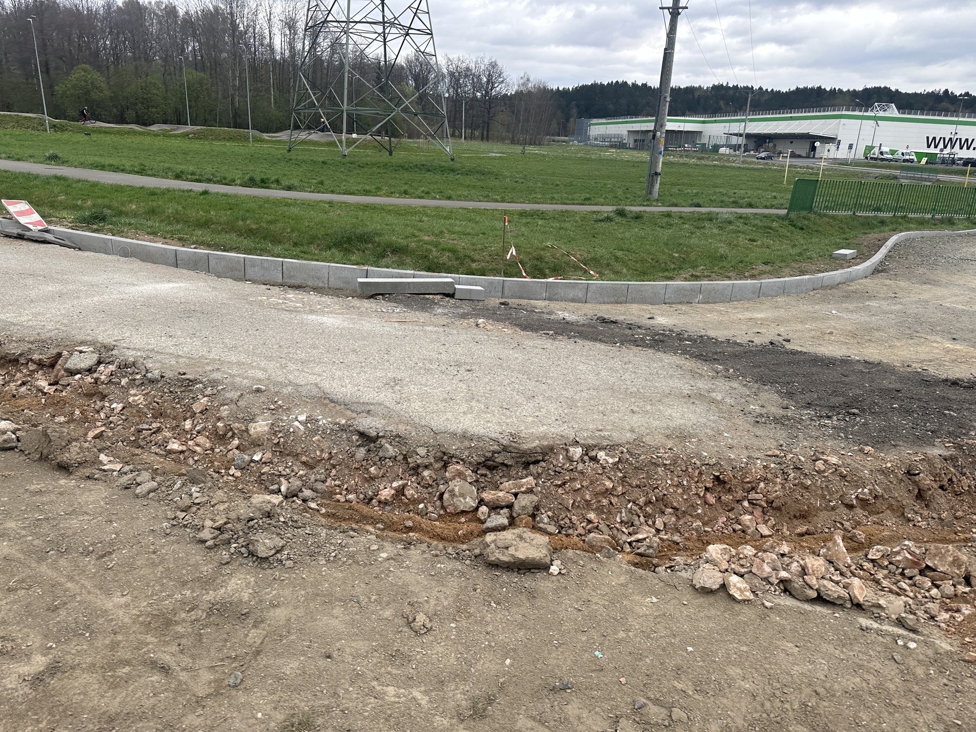 trwa-budowa-drogi-do-stanicy-rowerowej-123811