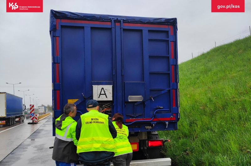 zatrzymanie-transportu-nielegalnych-odpadow-123880