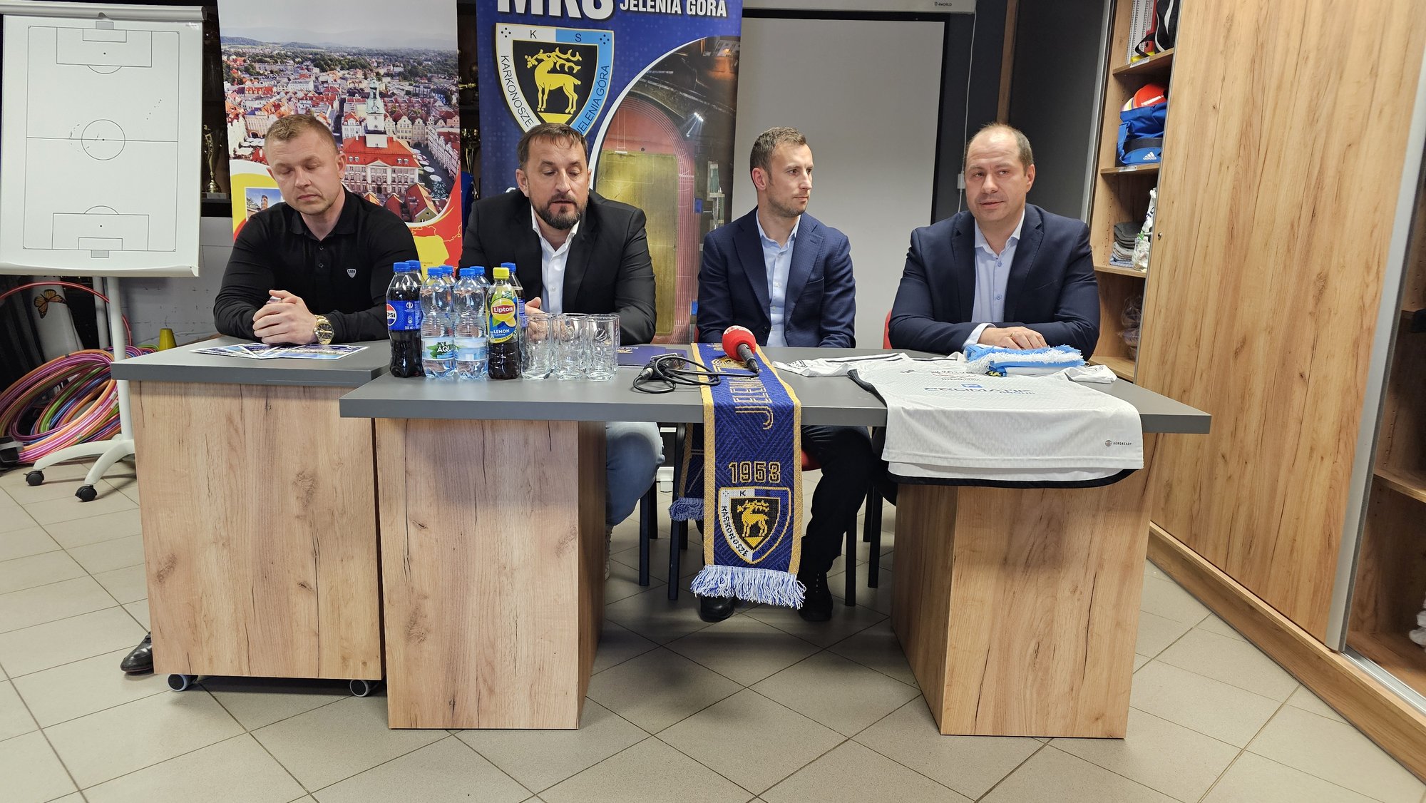 prowadzi-klub-z-ekstraklasy-teraz-czas-na-karkonosze-123912