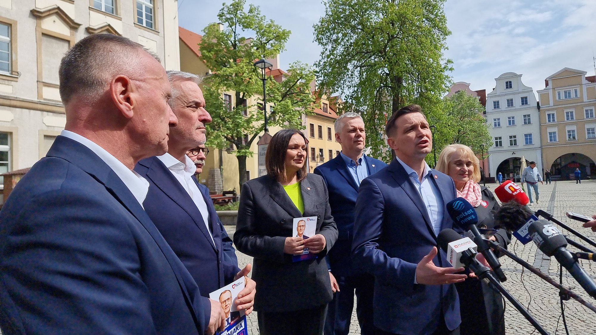 minister-wicemarszaek-i-prezydent-ze-wsparciem-dla-j-uzniaka-123918