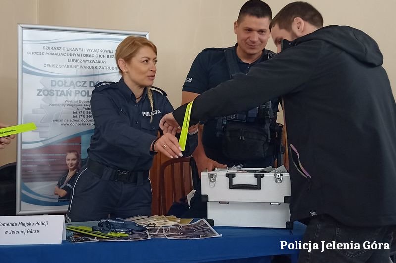 5800-na-reke-w-policji-123931