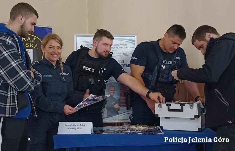 5800-na-reke-w-policji-123931