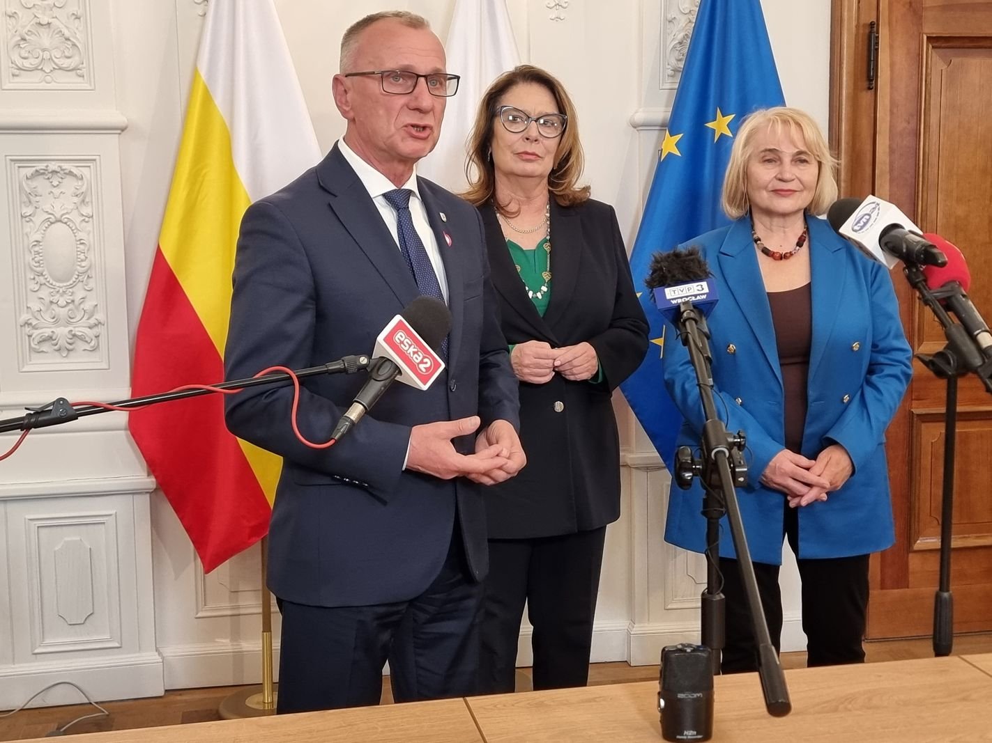jerzy-uzniak-ze-wsparciem-marszaek-senatu-123963