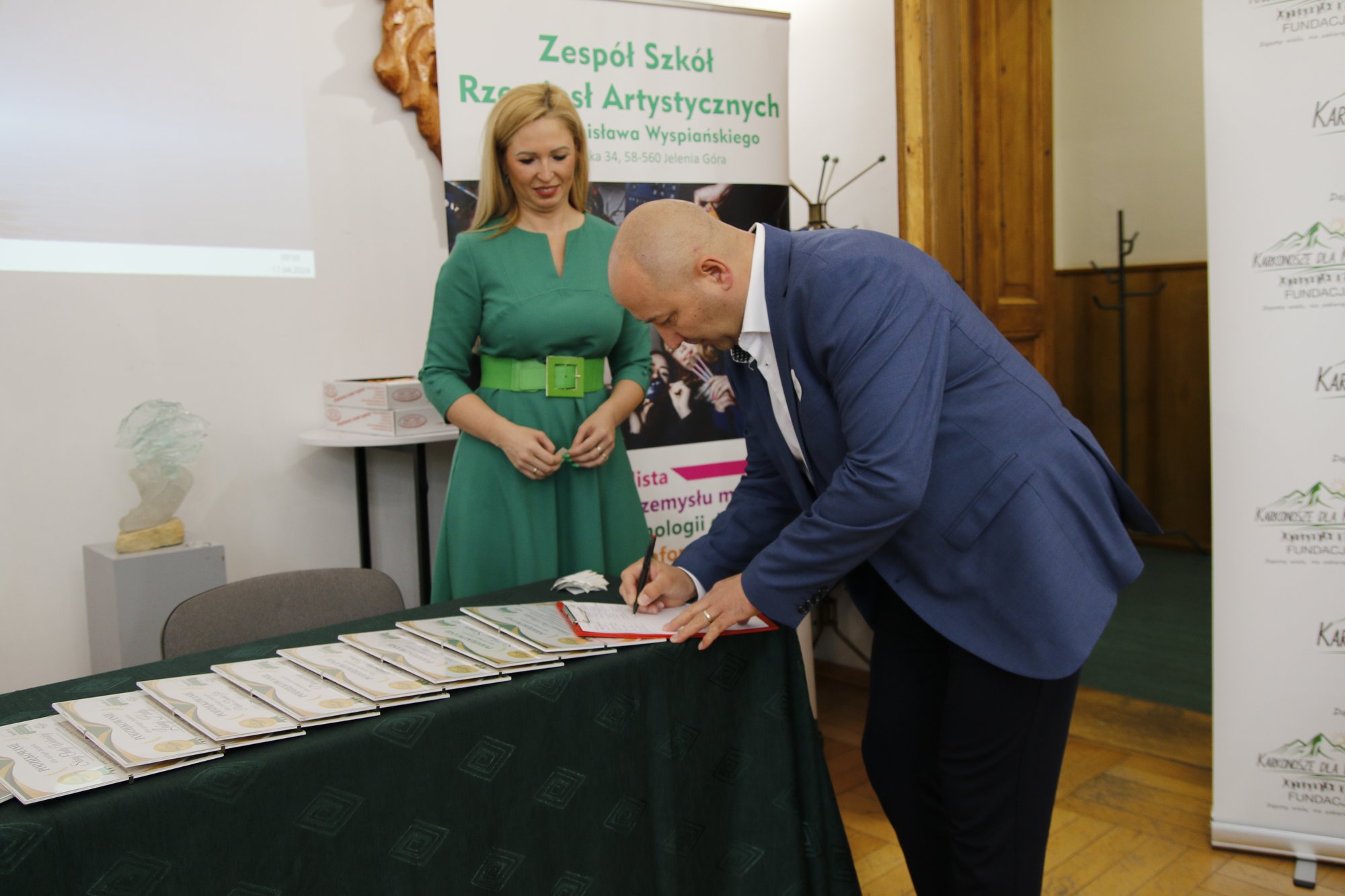 dziela-nas-szczyty-acza-idee-123973