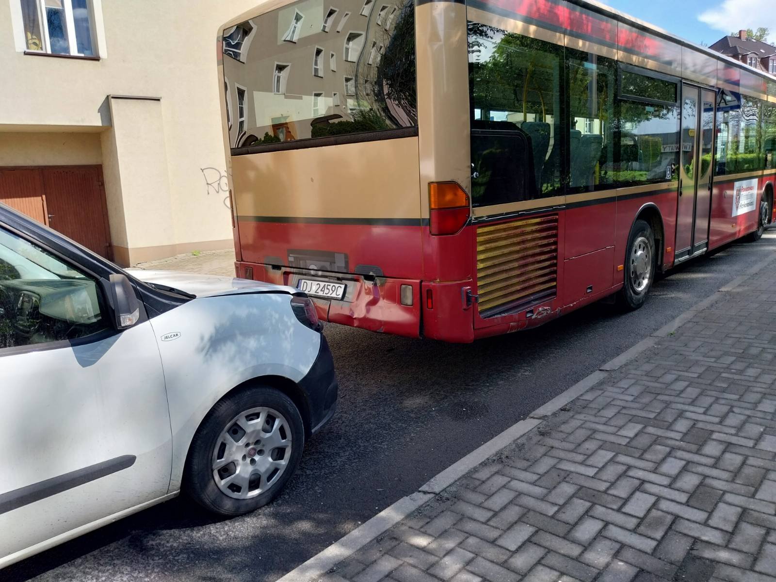 najecha-na-autobus-123978