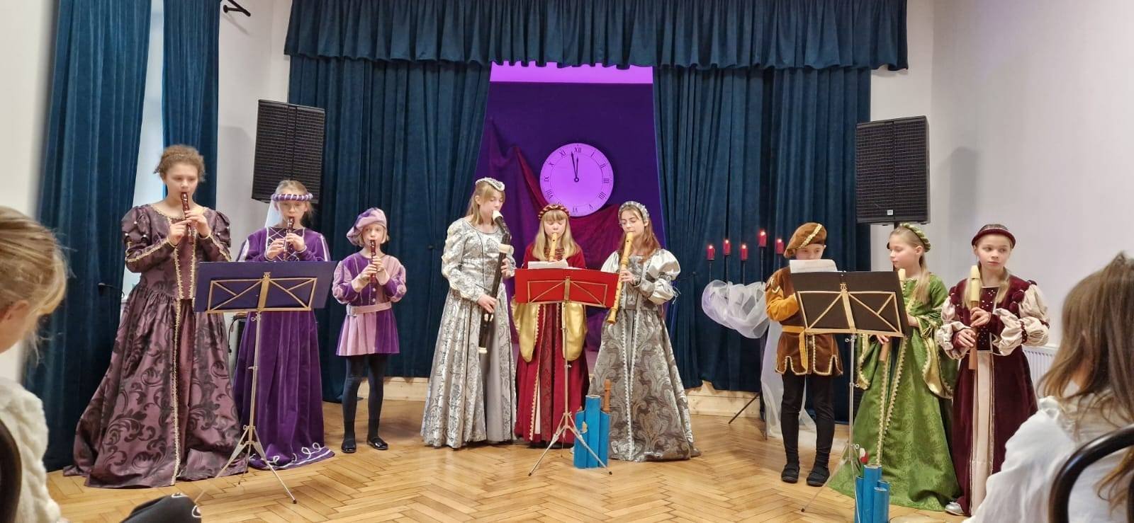 dzieci-zafascynowane-muzyka-dawna-124184