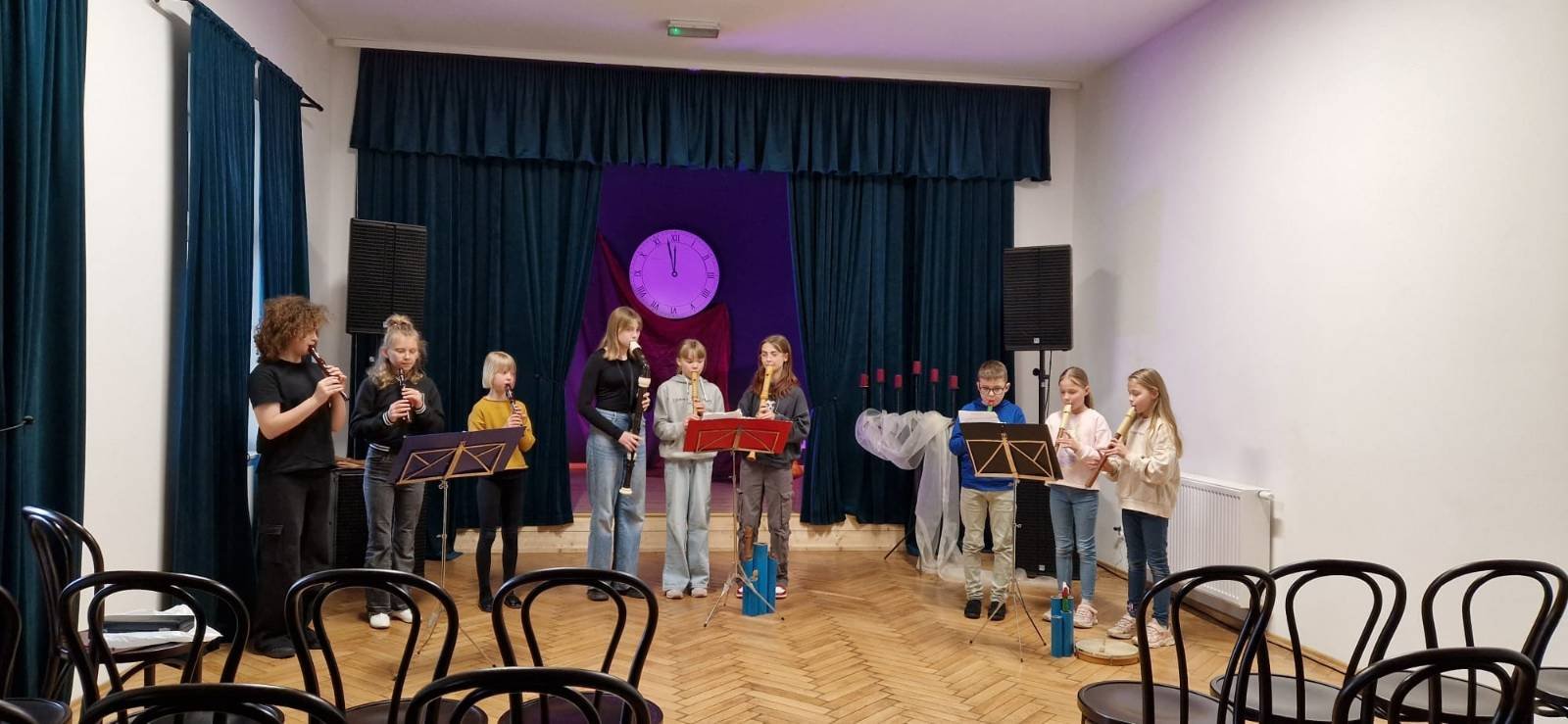 dzieci-zafascynowane-muzyka-dawna-124184