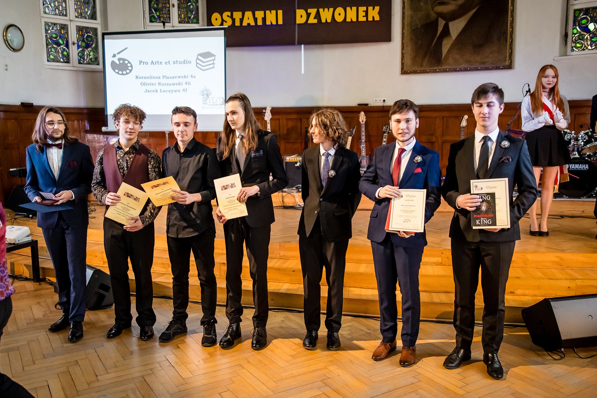 ostatni-dzwonek-w-zeromie-124198