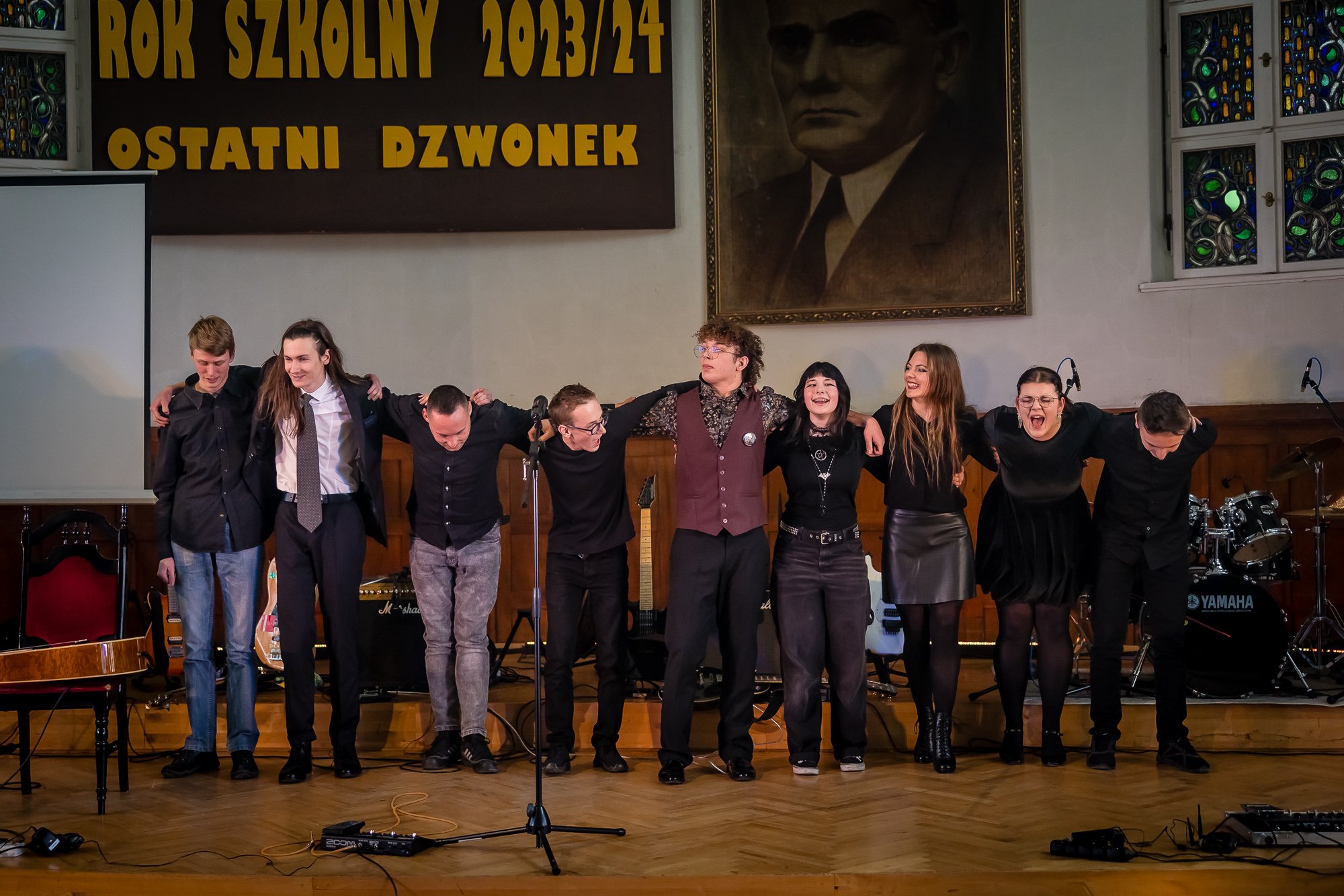 ostatni-dzwonek-w-zeromie-124198