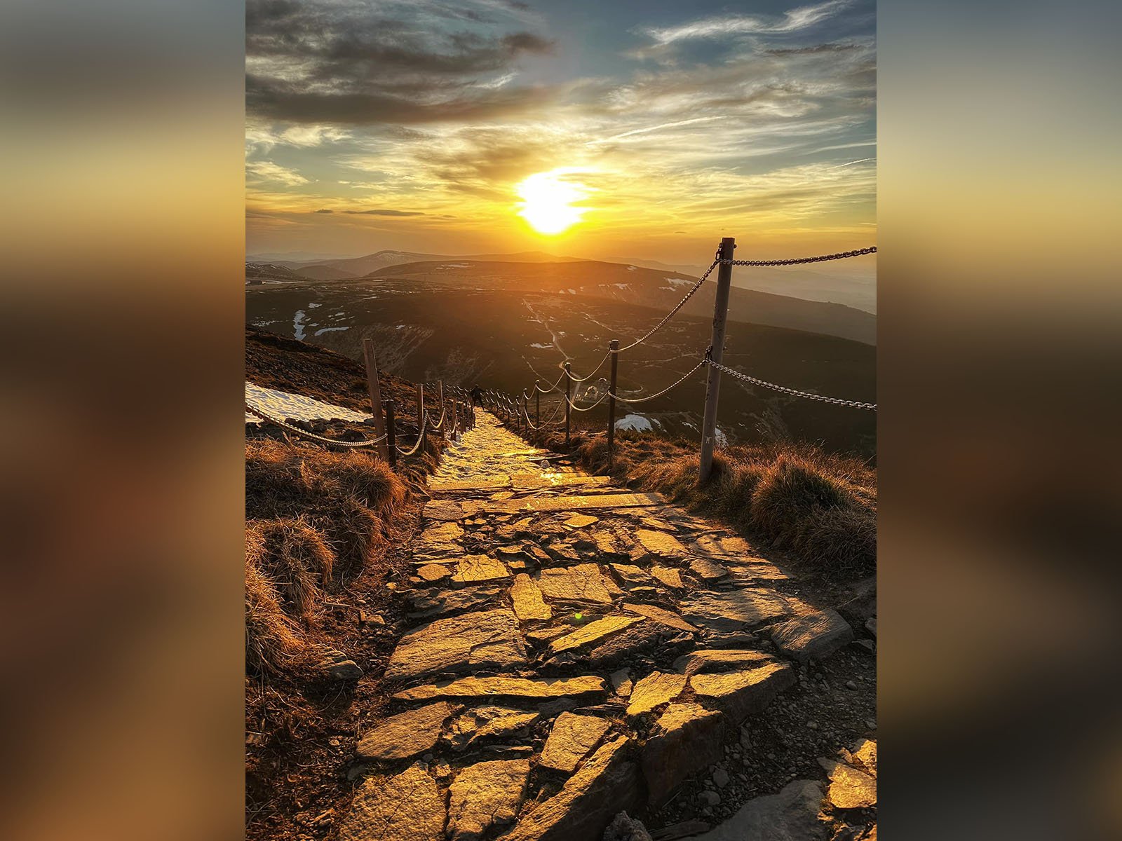 sonce-najpiekniej-zachodzi-na-sniezce-124289