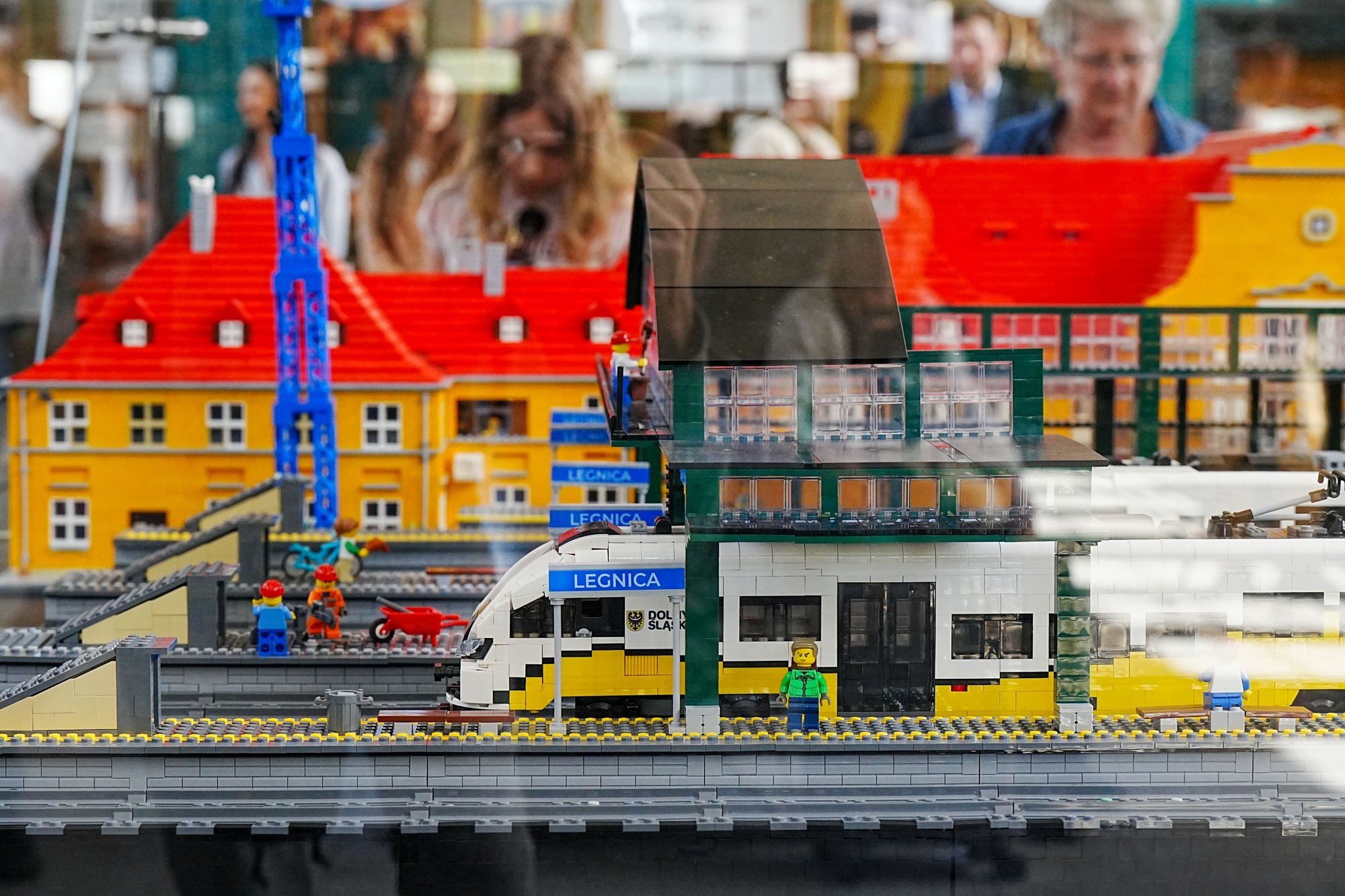 pierwsza-kolejowa-makieta-lego-na-polskim-dworcu-124310