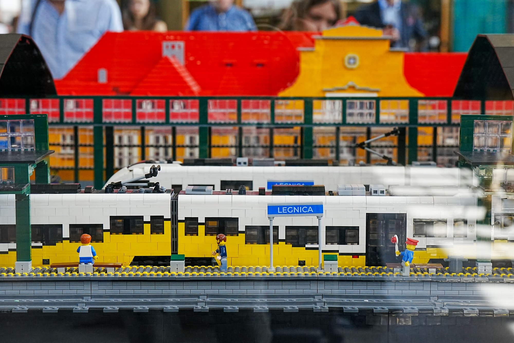 pierwsza-kolejowa-makieta-lego-na-polskim-dworcu-124310