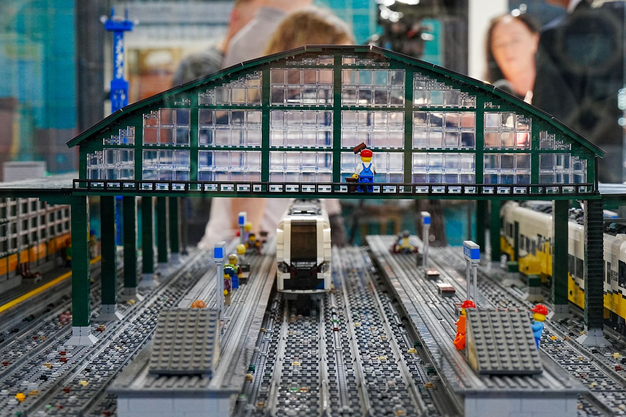 pierwsza-kolejowa-makieta-lego-na-polskim-dworcu-124310