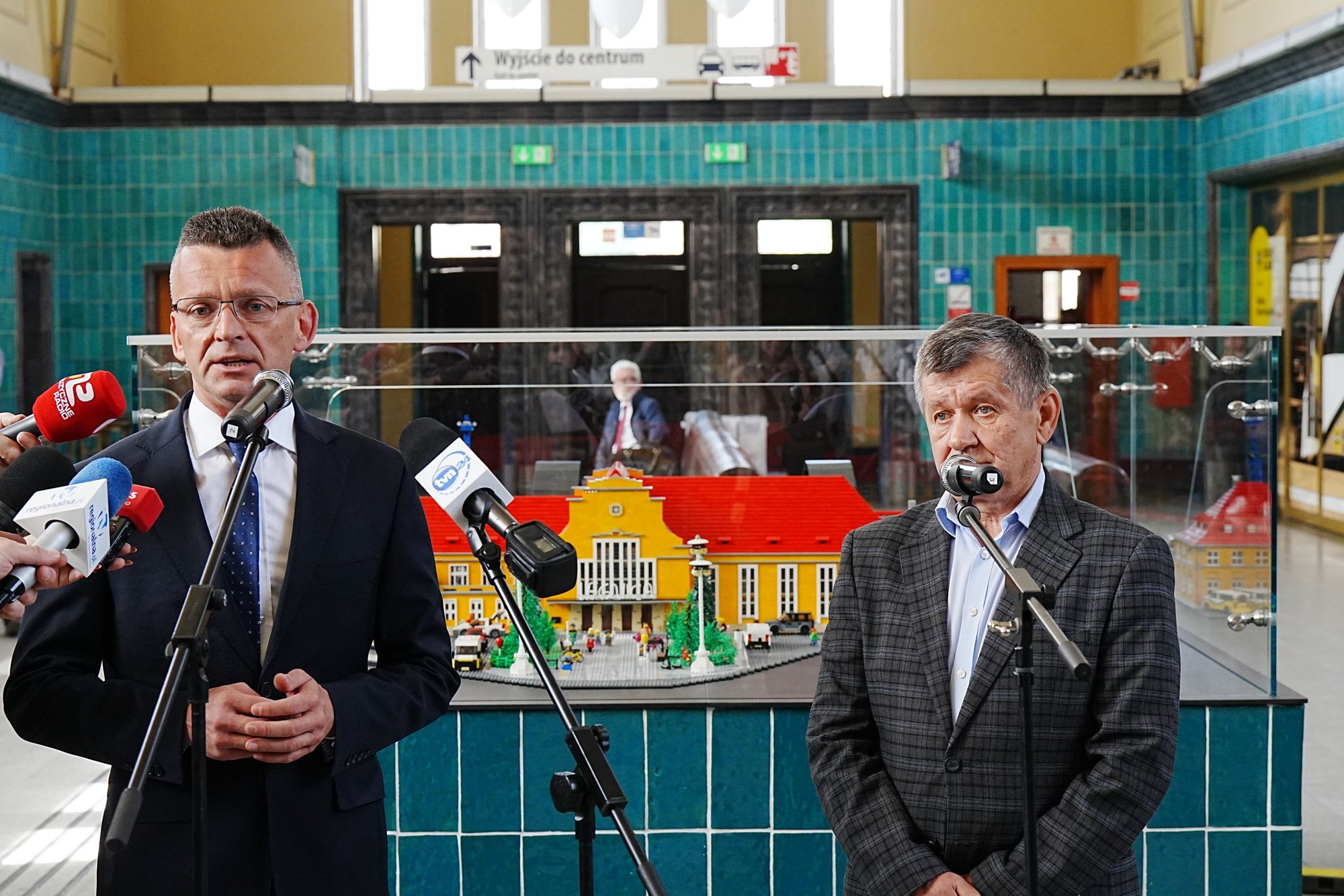 pierwsza-kolejowa-makieta-lego-na-polskim-dworcu-124310
