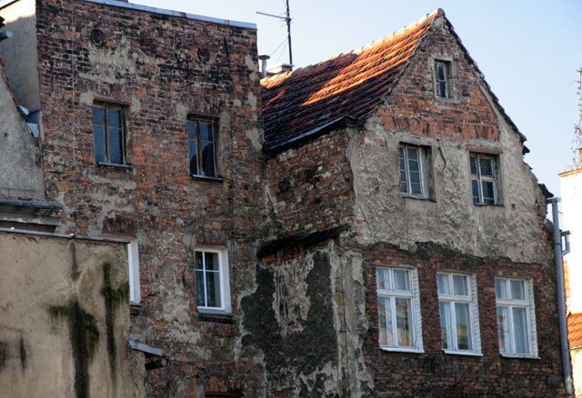 bezprawnie-pomagaja-w-remoncie-kamienic-12436