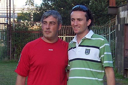 Czy prezes Karkonoszy Piotr Lizak przekona (po prawej) trenera Tomasza Artemiuka (po lewej) aby trenował jeleniogórski zespół?