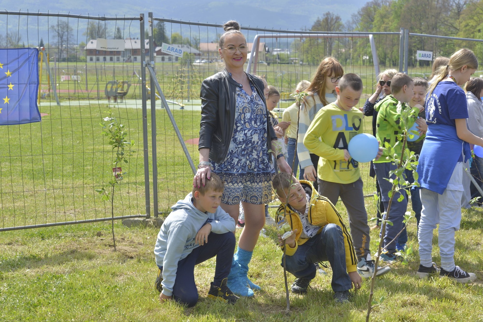 posadzili-drzewka-na-dzien-europy-124512